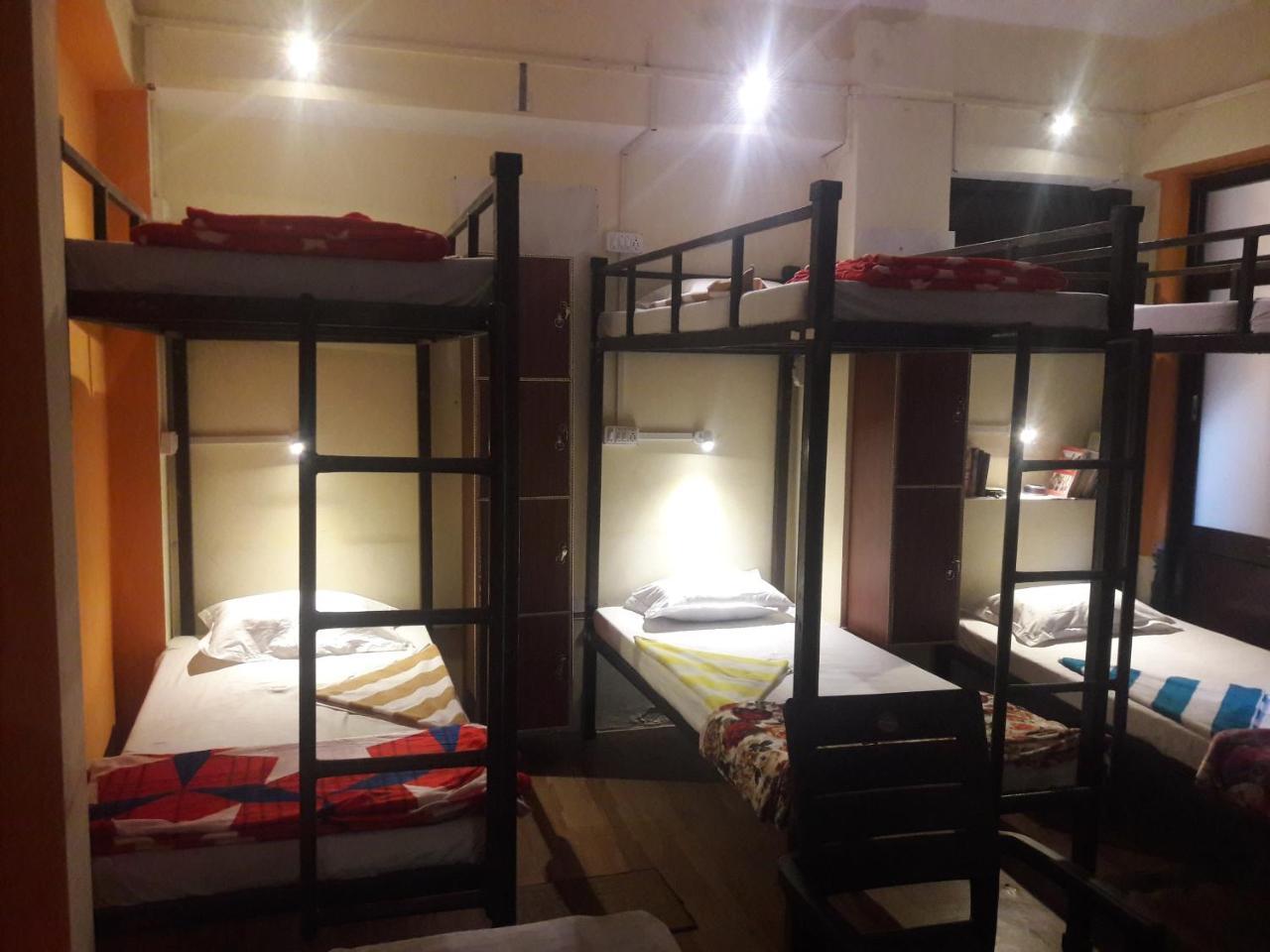 Buddha Guest House Варанаси Стая снимка