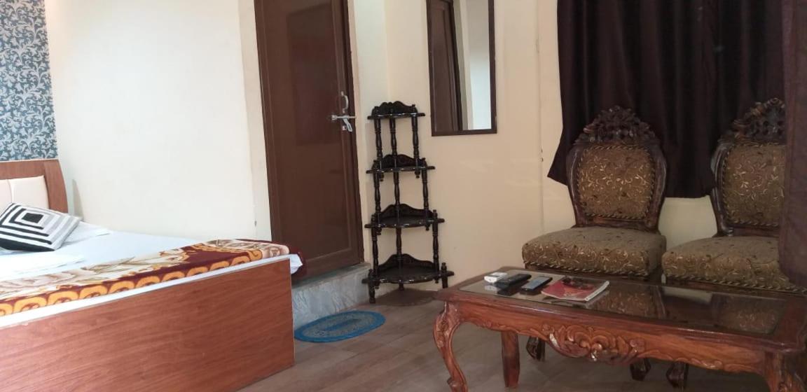 Buddha Guest House Варанаси Стая снимка